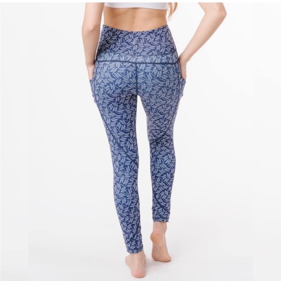 ZYIA Active Haystacks Light N Tight pockets Leggings - Picture 3 of 15